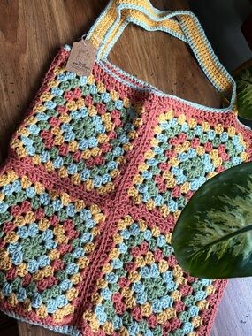 GRANNY SQUARE BEACH BAG